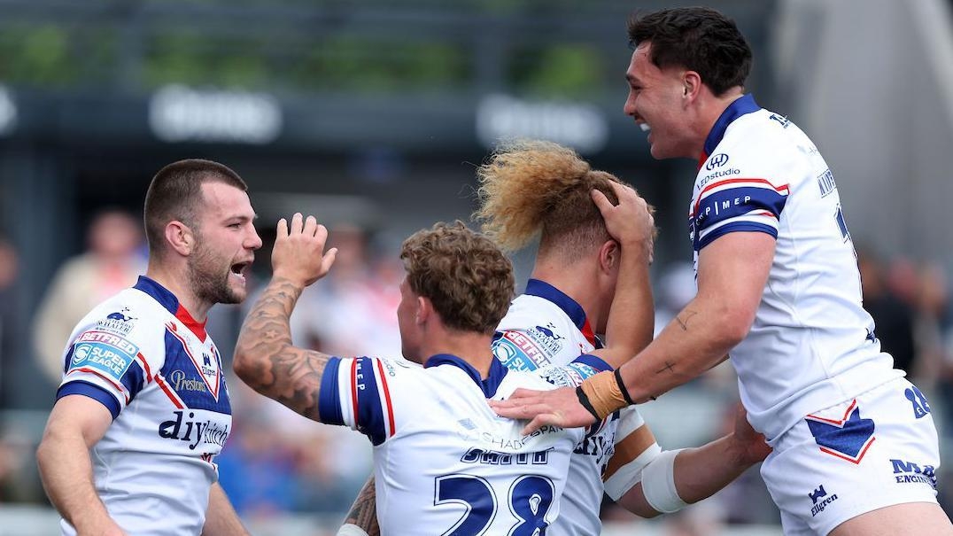 Wakefield thrash Salford to equal record win