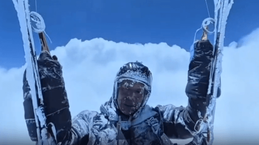 Chinese paraglider claims to survive accidental 8,000m-high flight