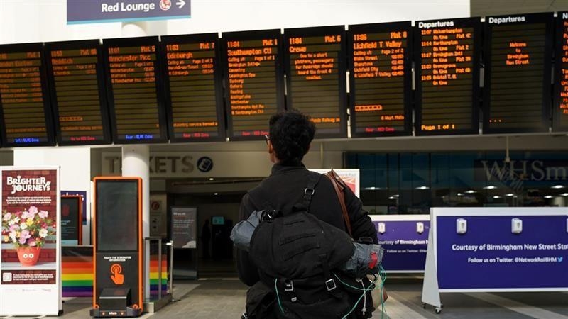 Rail passengers face delays from signalling fault