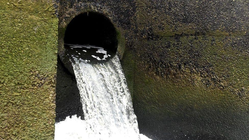 Failing water sector needs stronger regulation, review says