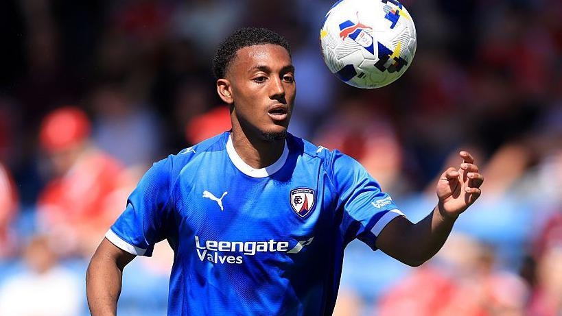 Chesterfield defender Gordon signs deal until 2027