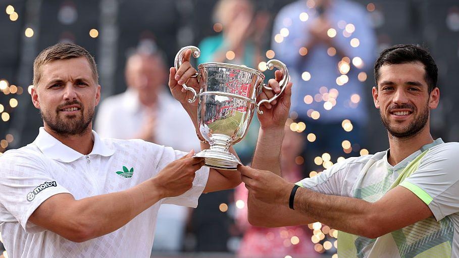 GB's Glasspool and Cash win historic Queen's doubles title
