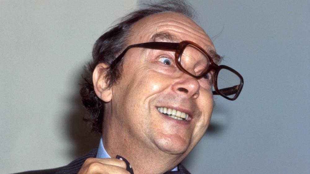 How much did Robbie pay for Eric's glasses?