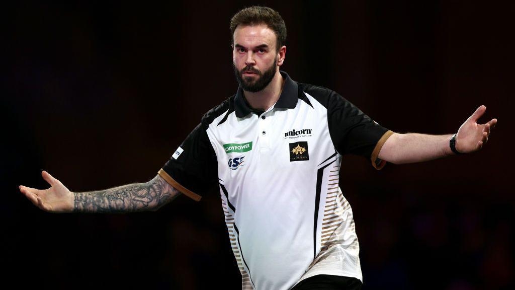Smith throws two nine-darters before final whitewash