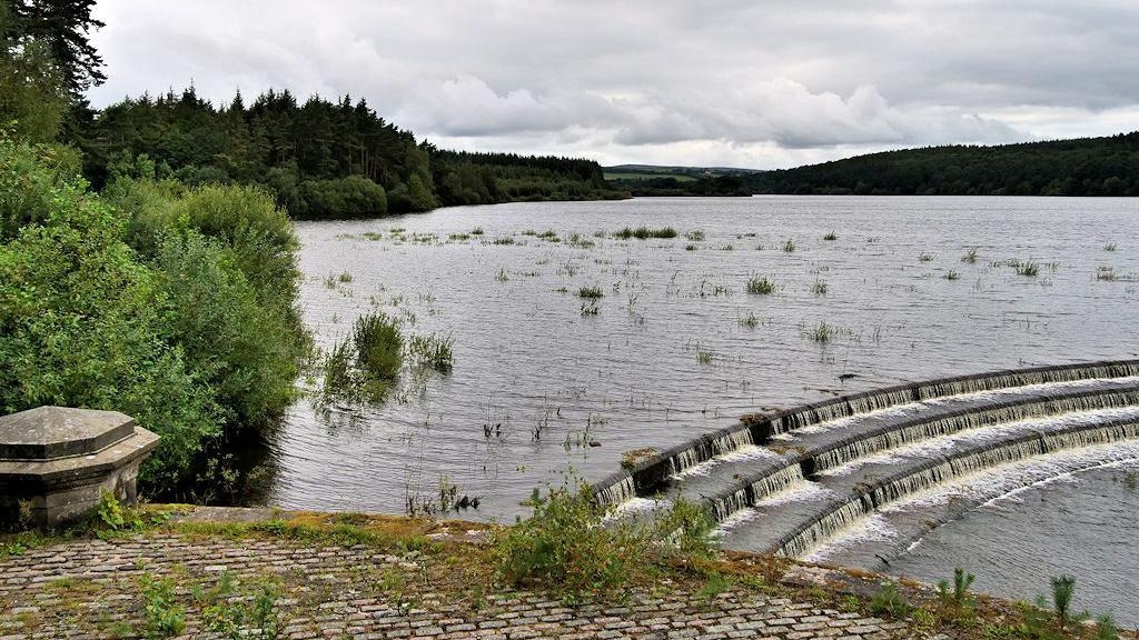 Water firm to pay £40m over 'serious failures'