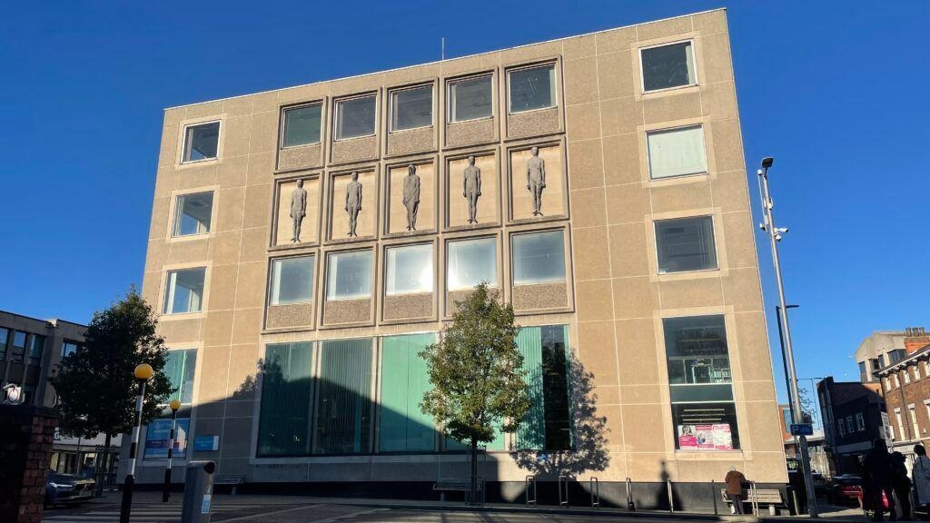Water leak temporarily closes town's library