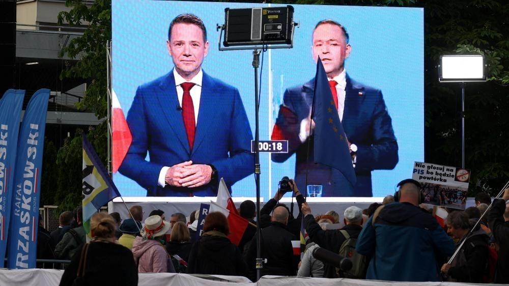 Polish knife-edge presidential vote pits liberal mayor against conservative