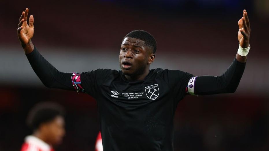Luton sign West Ham forward Kodua on loan