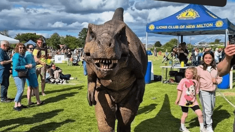 Mission to replace dinosaurs after 'brutal' theft