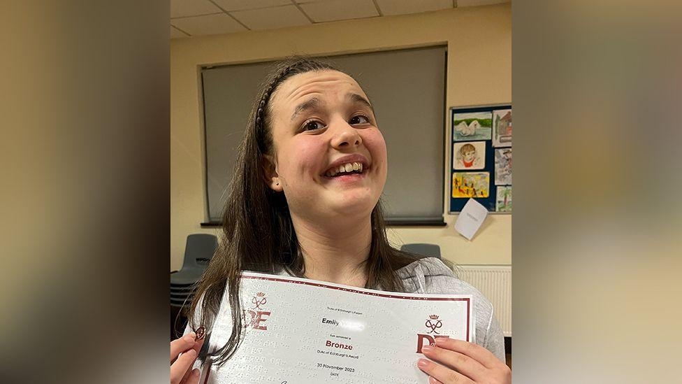 Girlguiding helps blind teen thrive after meningitis