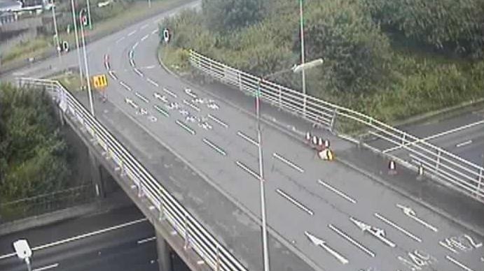 Major M62 delays after lorry crash