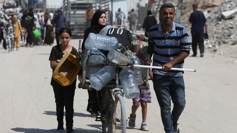 IDF says roads to Gaza aid centres are 'combat zones' as sites close for day