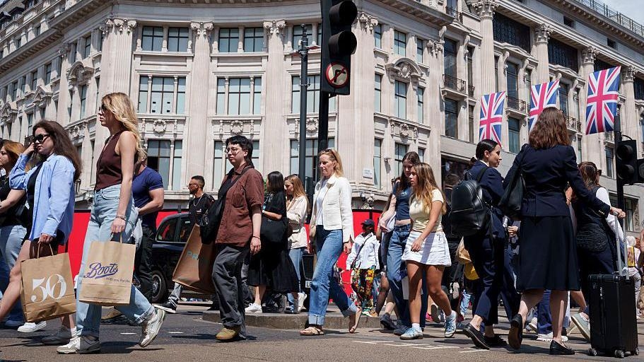 Hot weather boosted retail sales in June