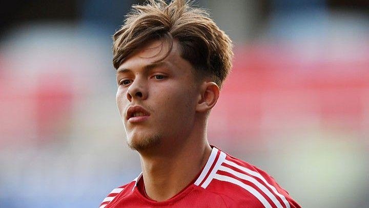 Man Utd's Mather looks for loan move abroad