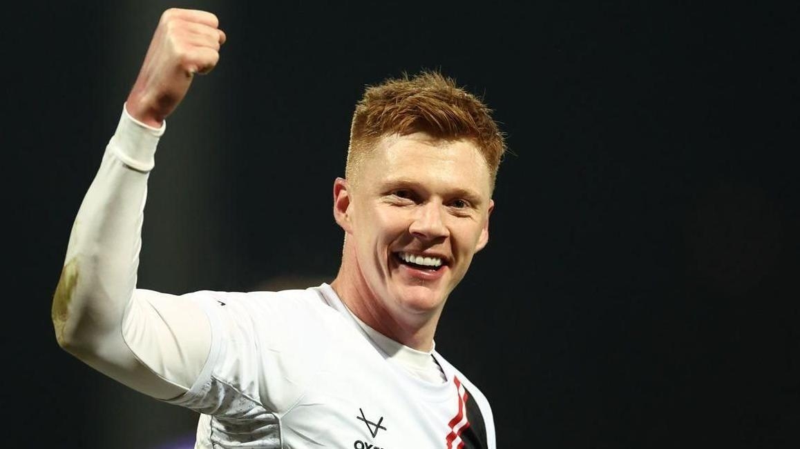 Shrewsbury sign Lincoln midfielder Clucas