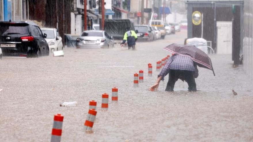 Four dead, 1,300 evacuated as heavy rains hit South Korea