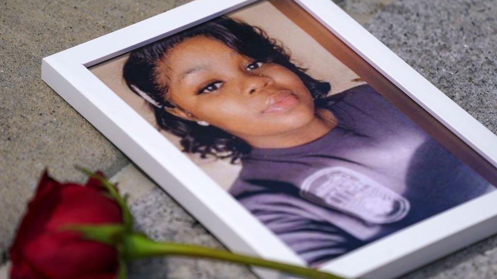 Officer convicted in Breonna Taylor raid gets 33-month sentence