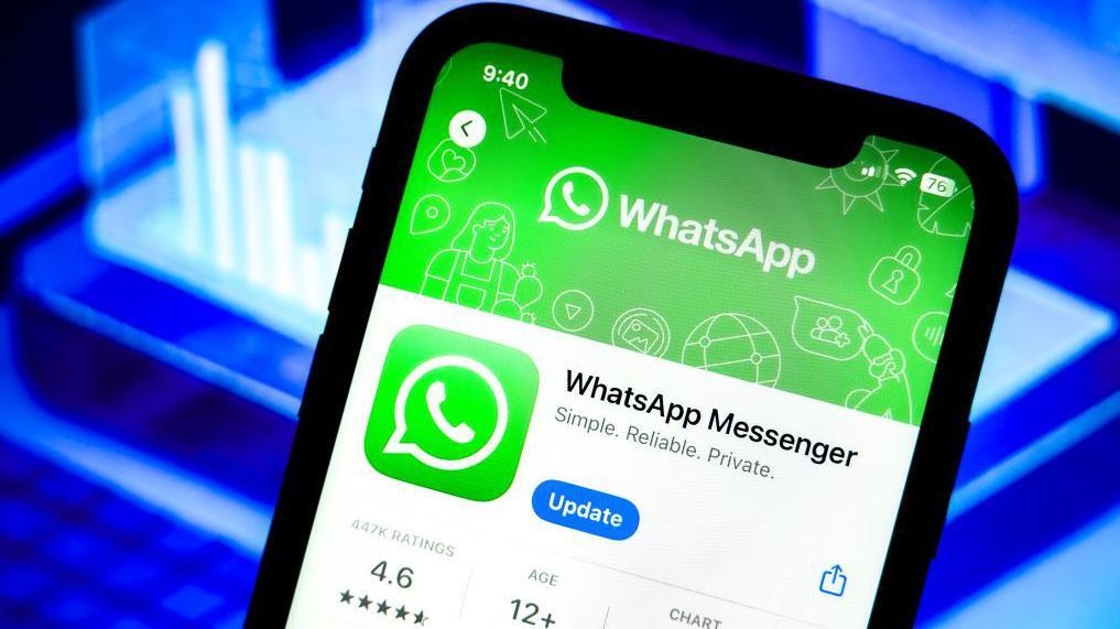 WhatsApp tells BBC it backs Apple in legal row with UK over user data
