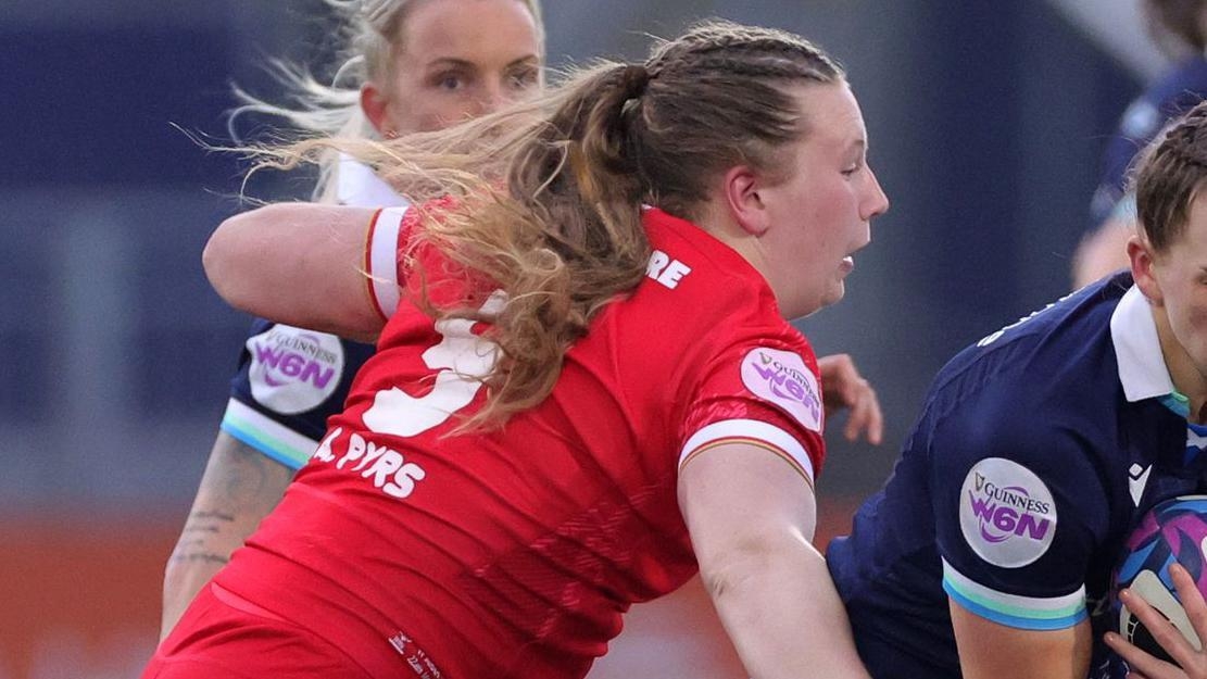 Wales forward Pyrs makes Gloucester switch