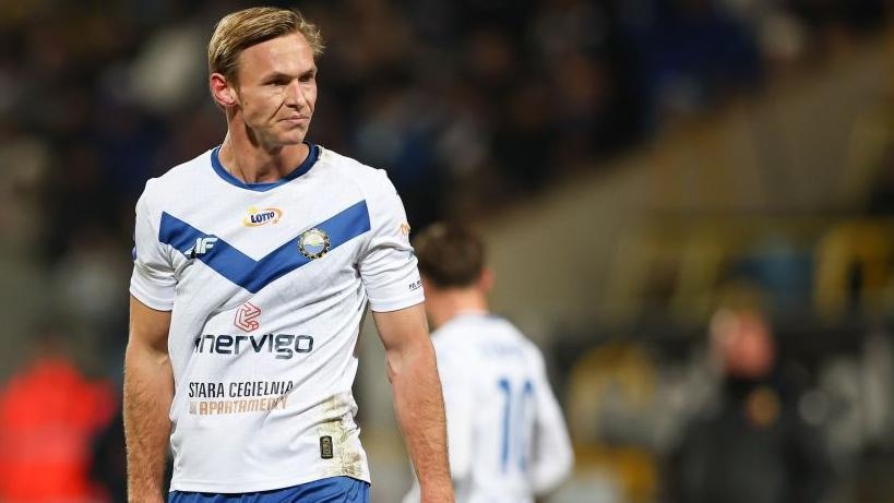 United sign 'transformative' Dutch defender Esselink