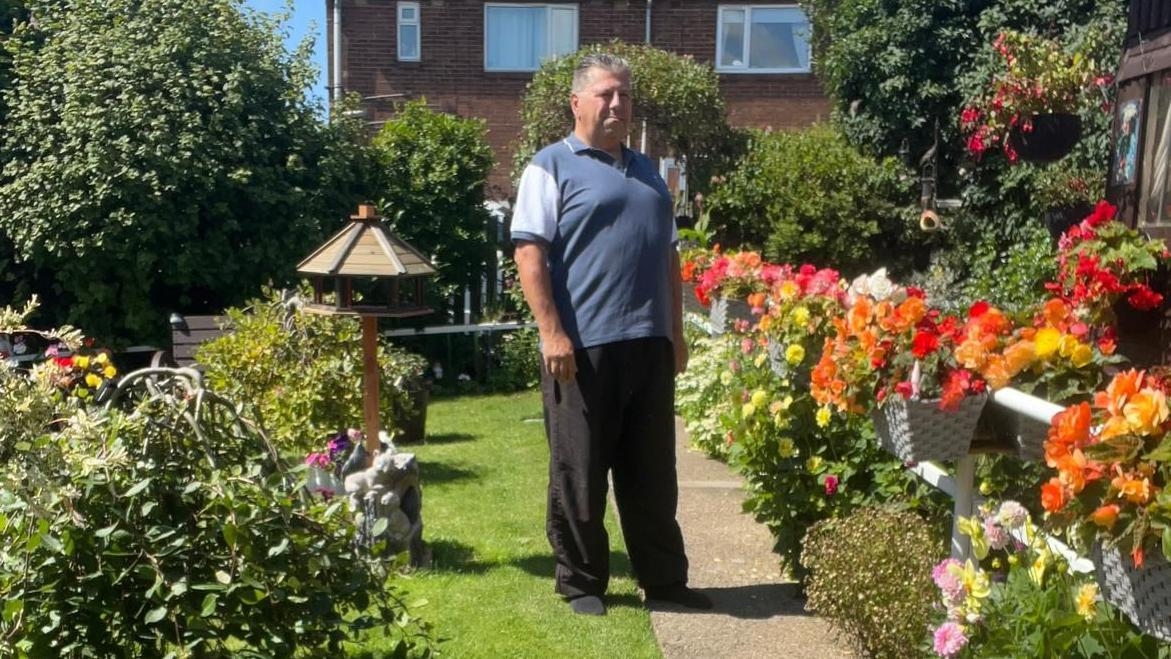 Councillor resigns so wife can enter flower show
