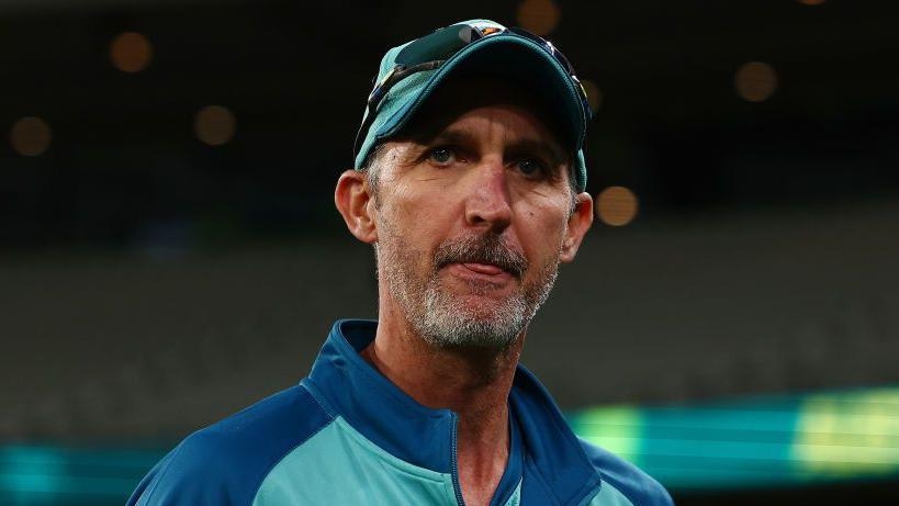Pakistan head coach Javed 'a clown'