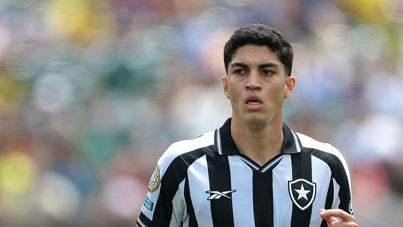 Forest sign Brazilian defender Cunha from Botafogo