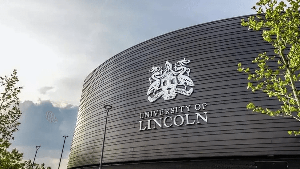 Uni could shed 285 jobs in 'worst case scenario'