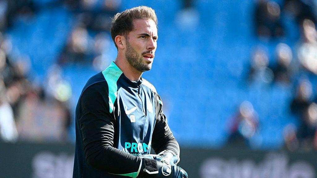 Fulham sign experienced goalkeeper Lecomte