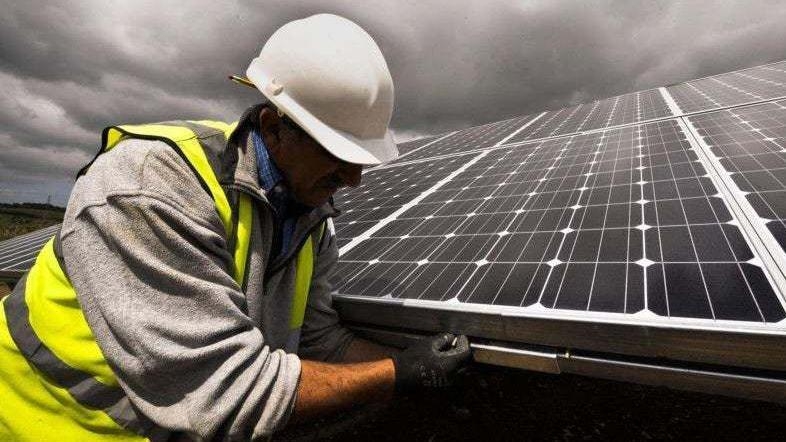 Planners back solar farm near airport