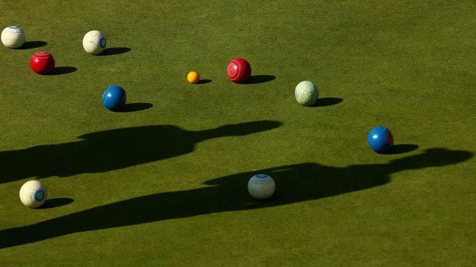 Hecklers disrupt bowling club's alcohol hearing