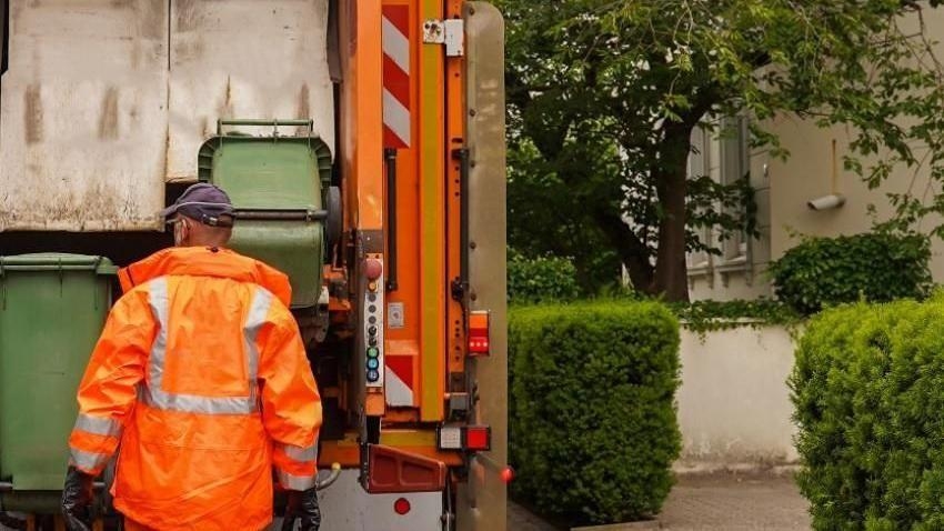 Street-cleaning and libraries staff reject pay offer