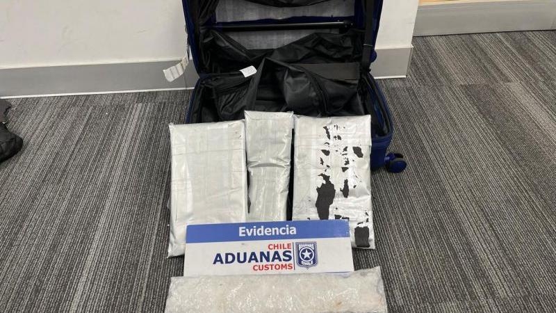 British man held over '£200k of meth' in suitcase