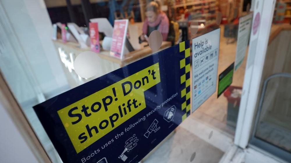 Greeting customers deters shoplifters, police say