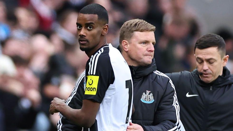 Will Howe tinker with Isak role?