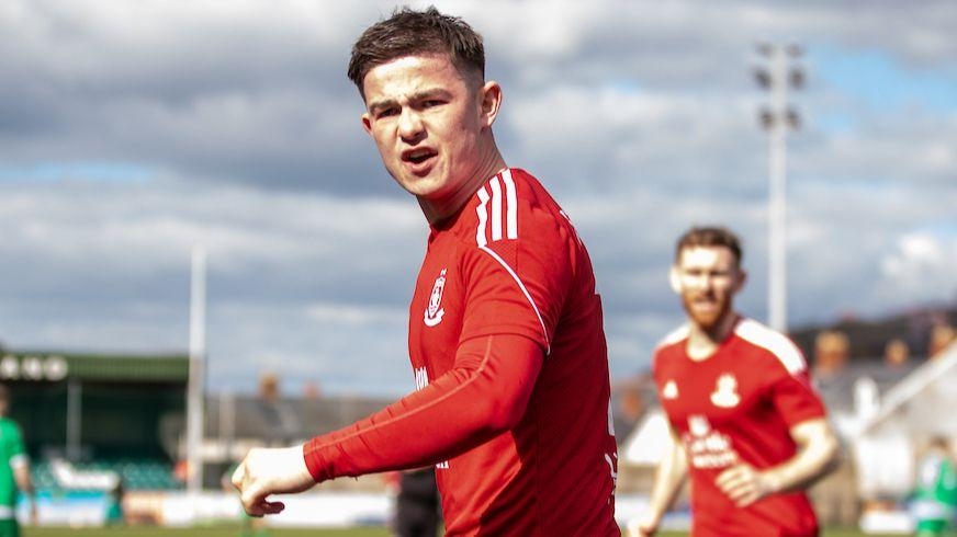 Welsh Cup: Connah's Quay beat Llanelli to reach final