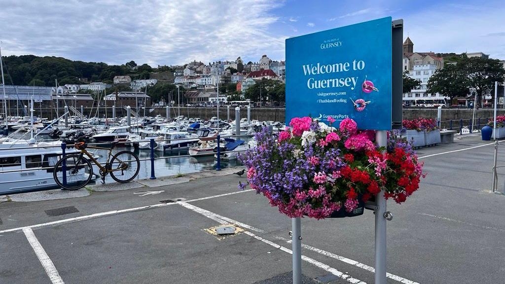 Guernsey sees 15,000 journeys over bank holiday