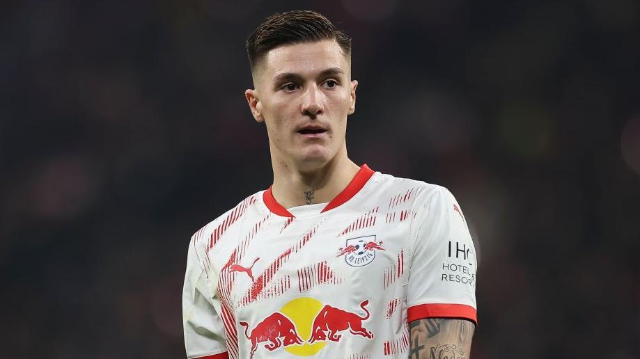 Newcastle consider Sesko amid Isak uncertainty