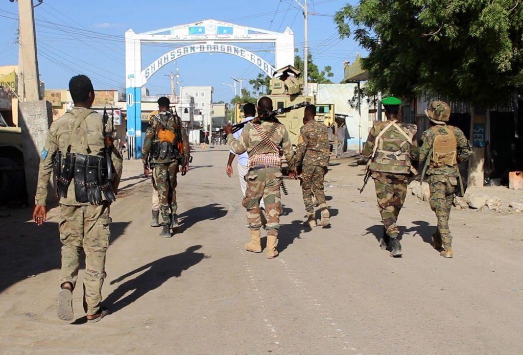 US-Somali airstrike as battle rages for key town