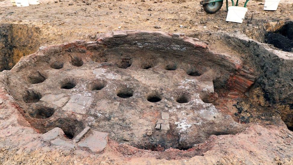 Pottery kiln used by Tudors found in school