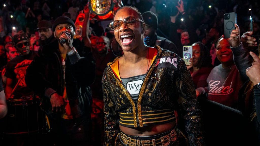 Shields to defend heavyweight titles against Daniels