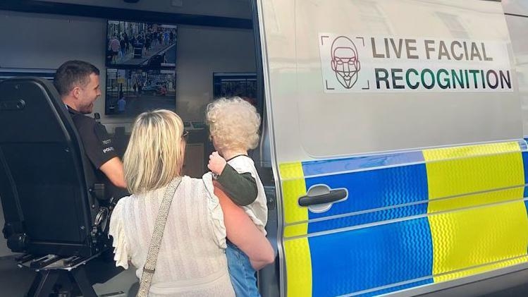 Police force to trial facial recognition technology