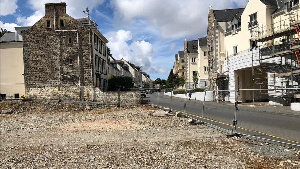 More homes planned for former CI Tyres site