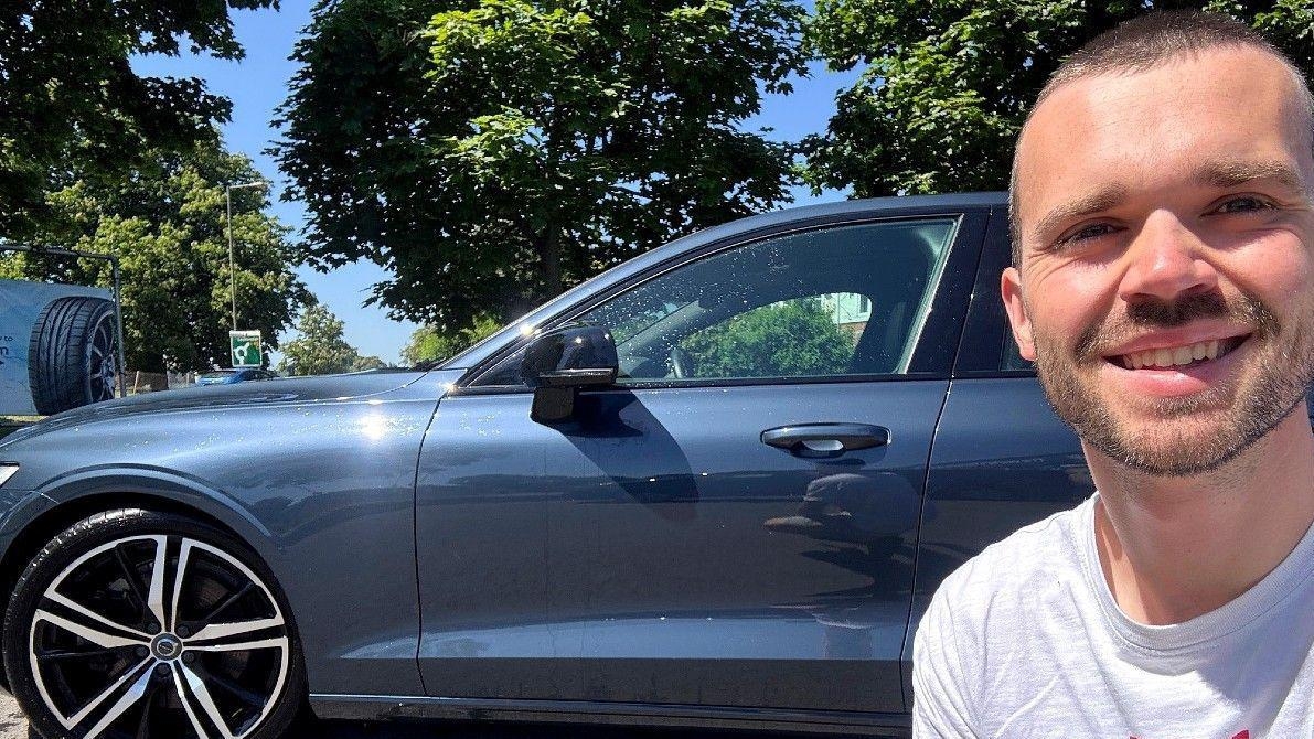 Doctor wins payout after car damaged by pothole