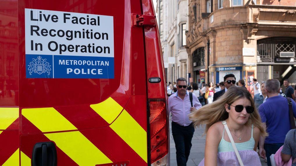 Met urged to scrap Carnival facial recognition plan