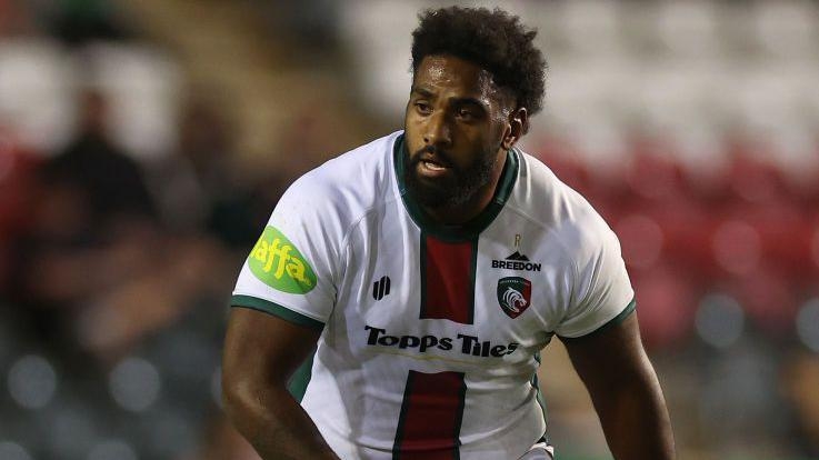 Worcester Warriors sign Leicester prop Hoyt