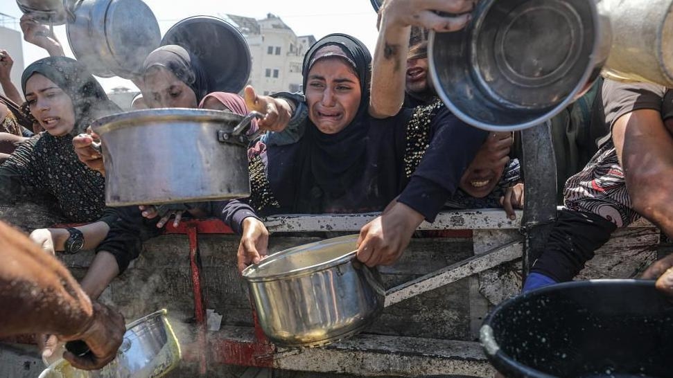 The secret system Hamas uses to pay government salaries