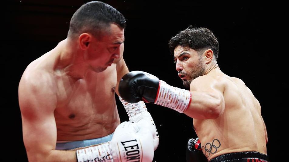Kelly calls out Benn after first-round stoppage win