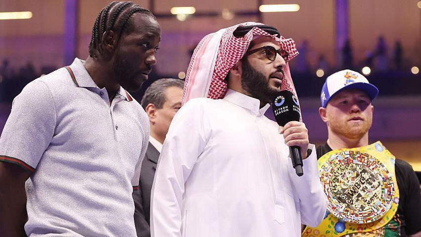 'Fight of the century' - Alvarez-Crawford date confirmed