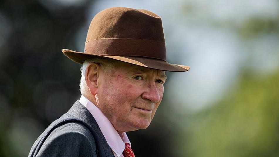 Legendary trainer Hills dies aged 88